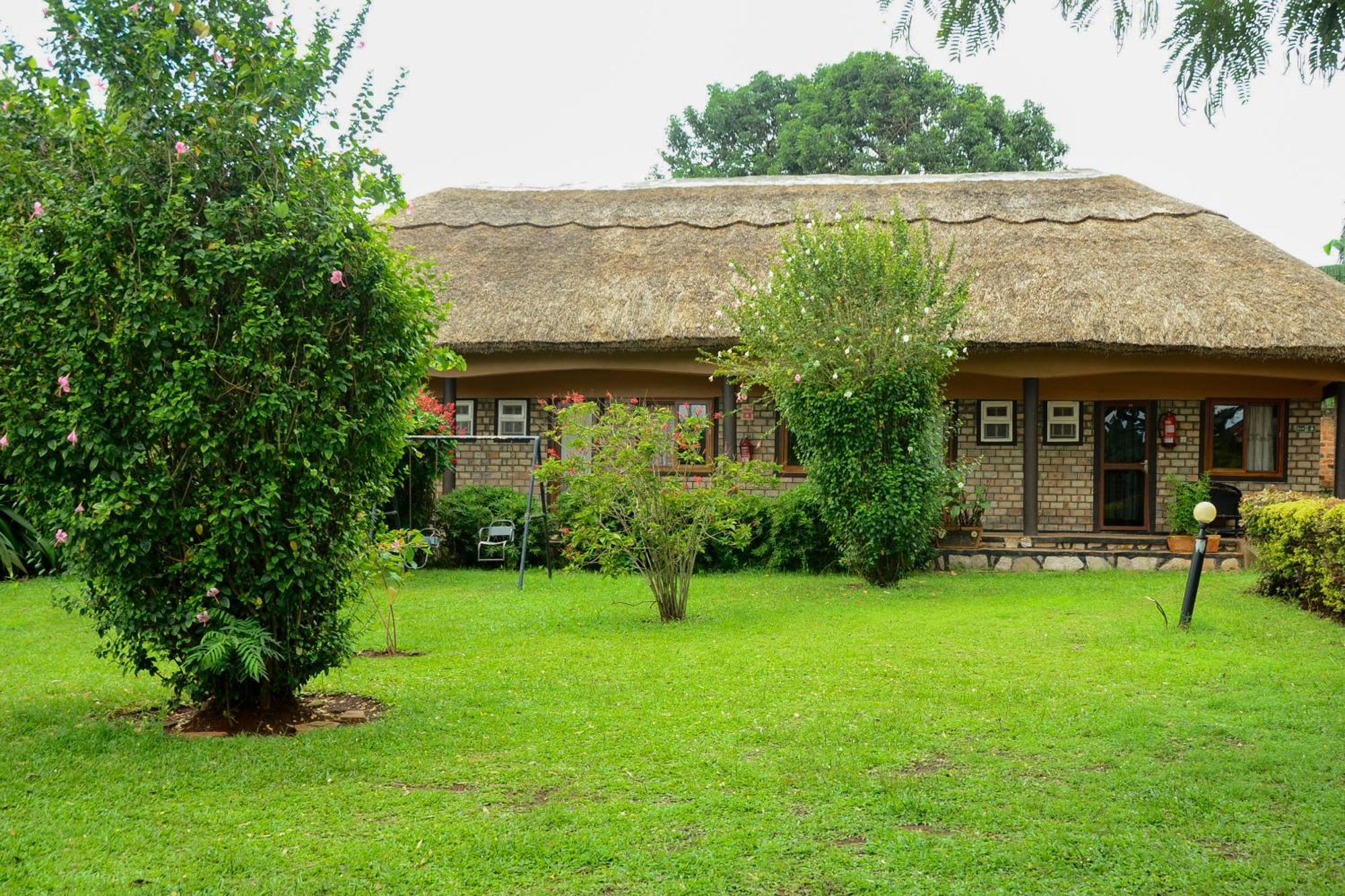 Gorilla African Guest House Entebbe Exterior photo