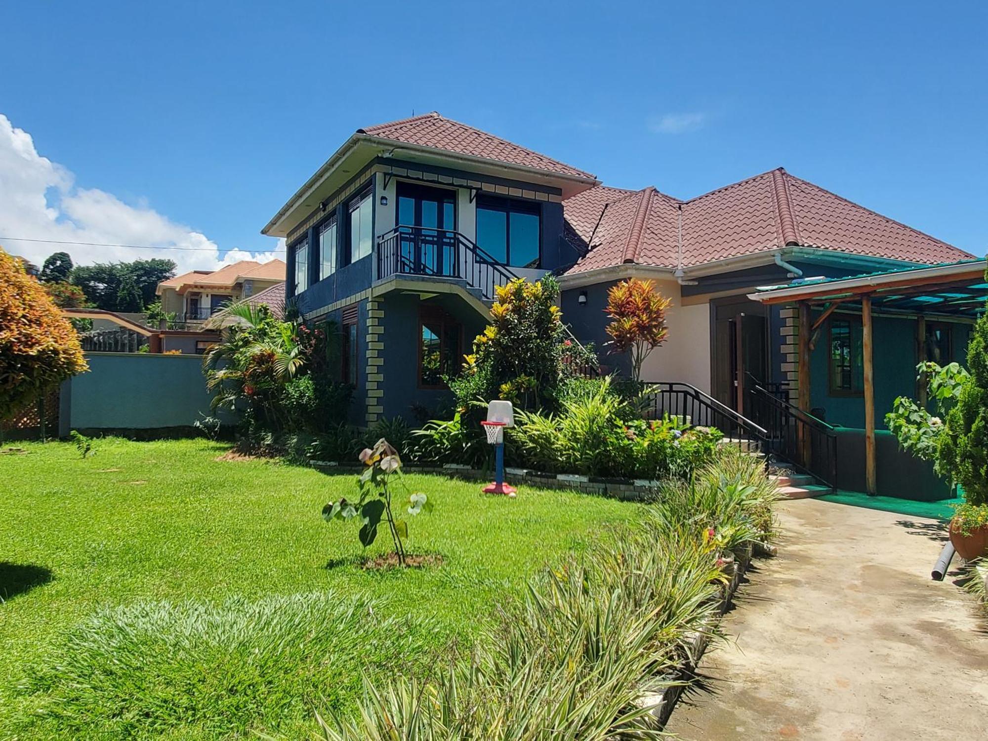 Gorilla African Guest House Entebbe Exterior photo