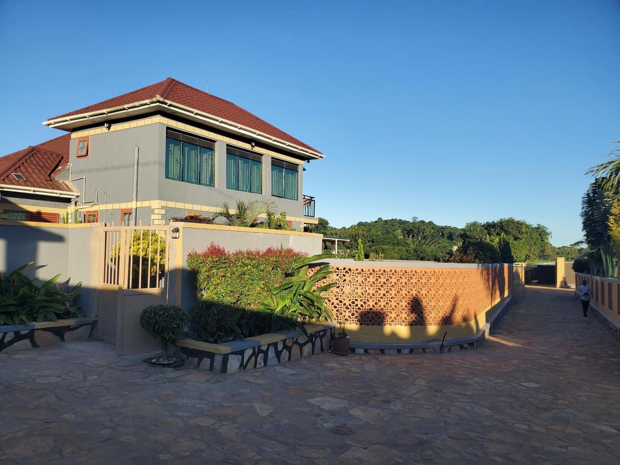 Gorilla African Guest House Entebbe Exterior photo