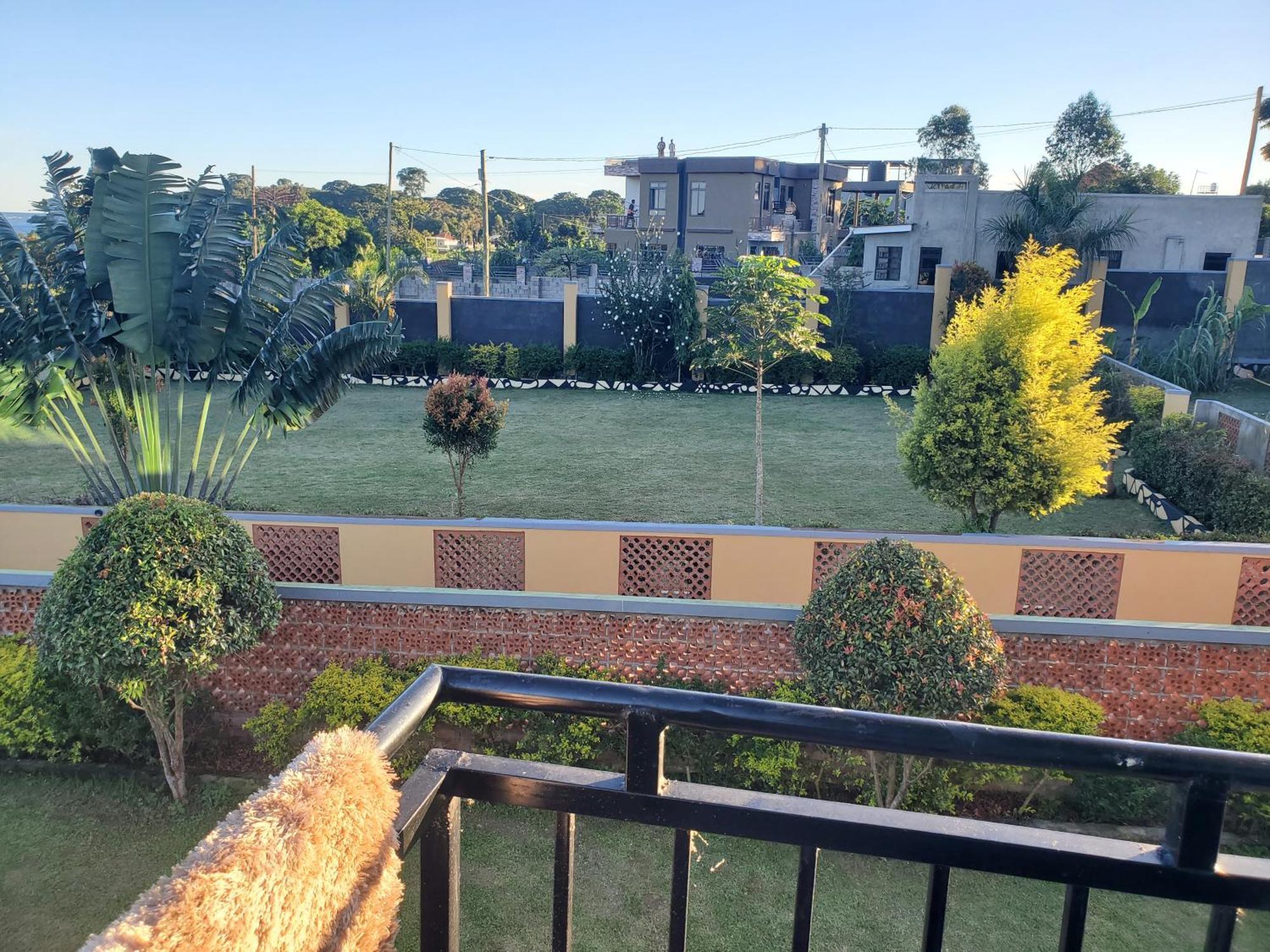 Gorilla African Guest House Entebbe Exterior photo