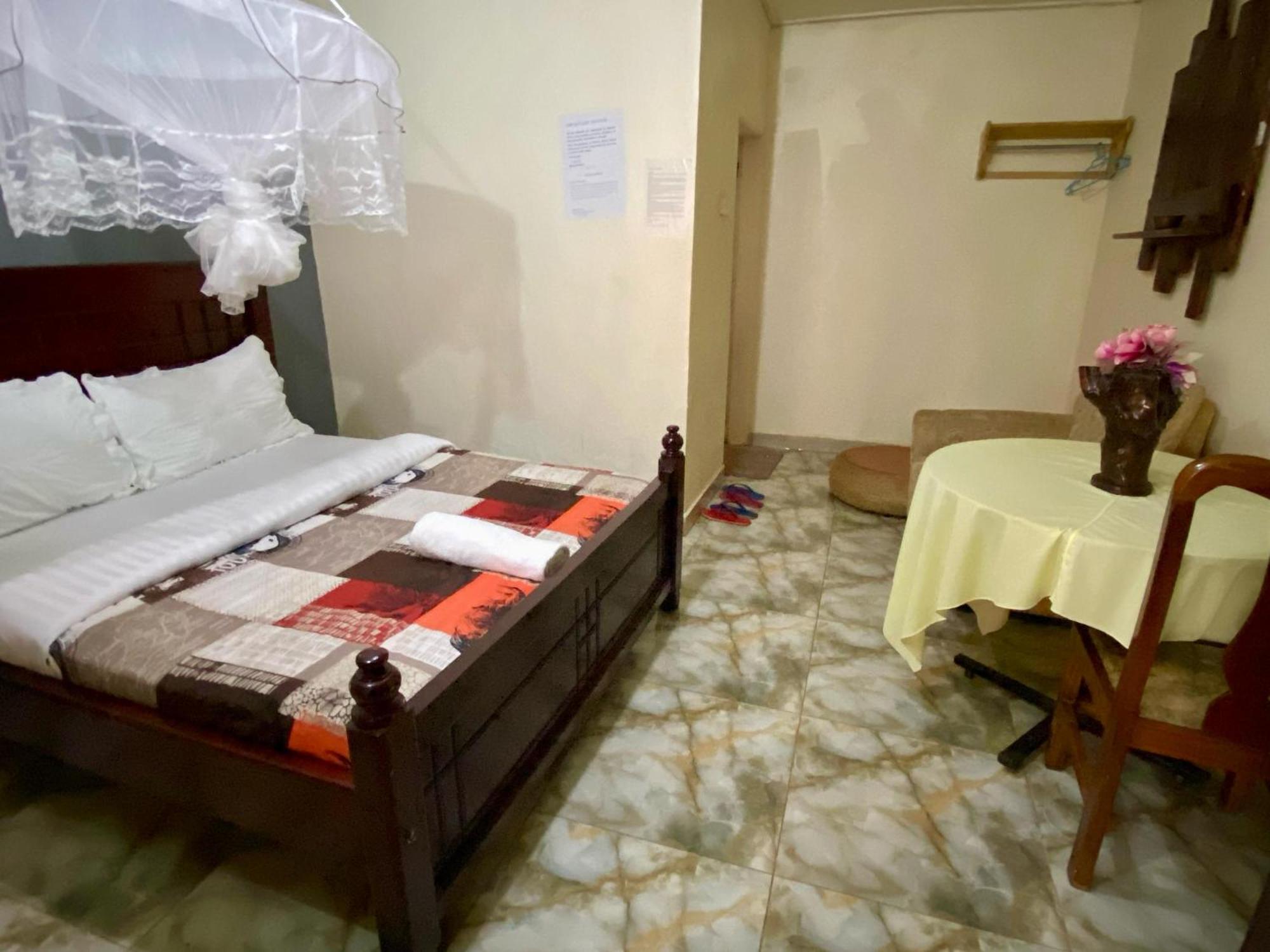 Gorilla African Guest House Entebbe Exterior photo